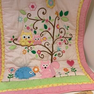 Kidsline quilted set - comforter & 3 Pc wall set for baby.  Wall hanging 9” Ea.